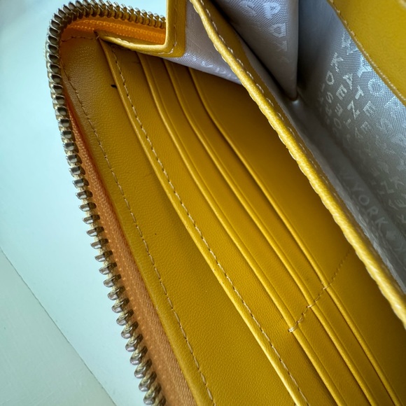 Kate Spade Full Zip Wallet - Picture 8 of 11